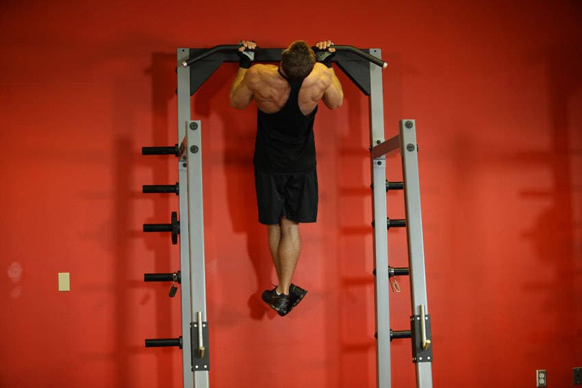 Gironda Sternum Chins — end position