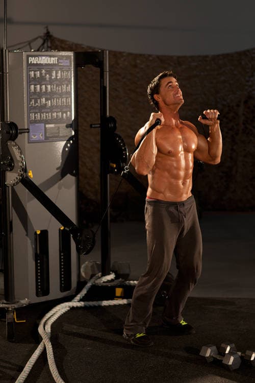 Alternating Cable Shoulder Press — starting position