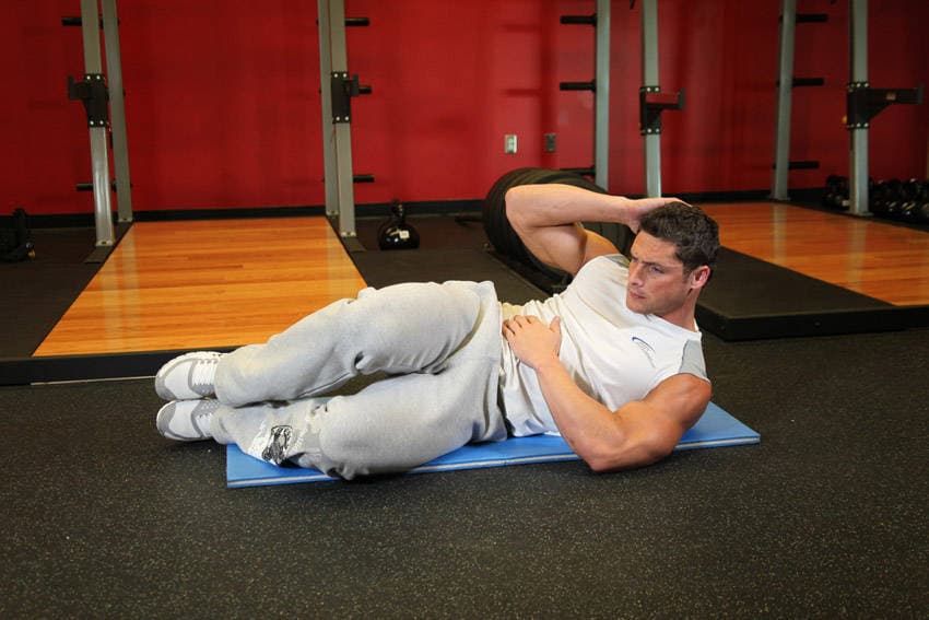 Oblique Crunches - On The Floor — end position
