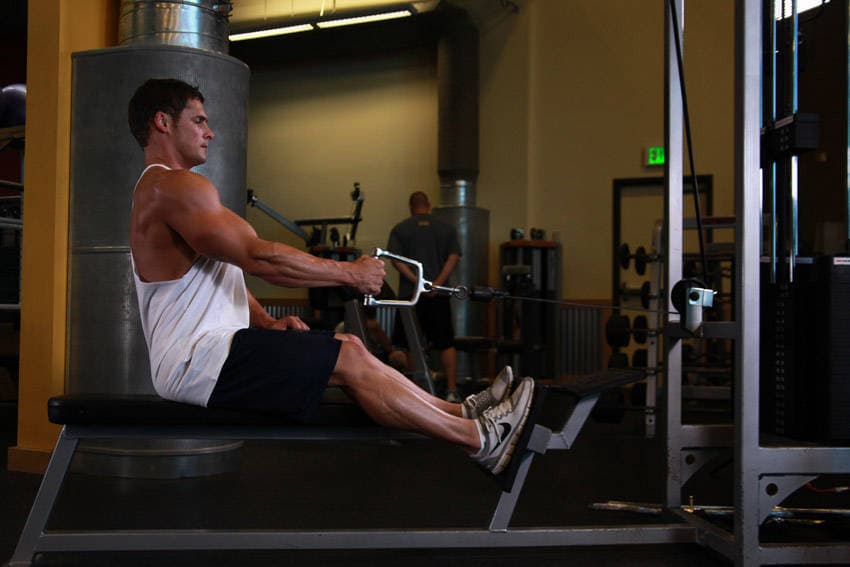 Seated One-arm Cable Pulley Rows — starting position