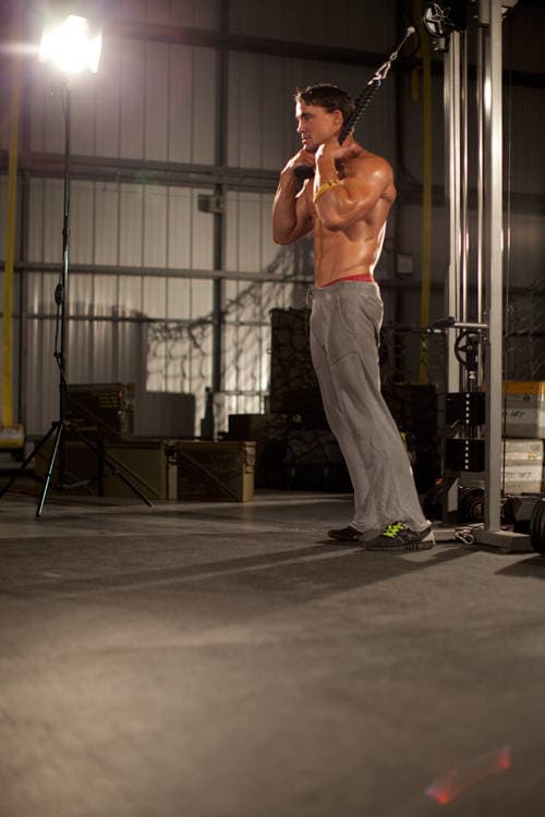 Standing Rope Crunch — starting position